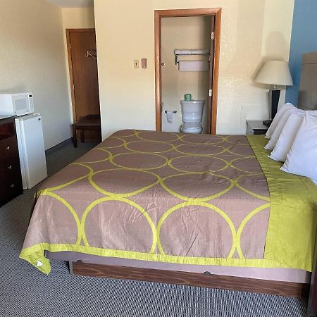 Amerivu Inn & Suites О-Клэр Экстерьер фото