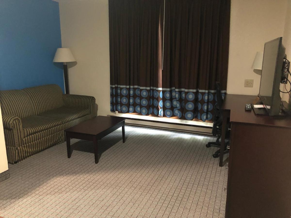 Amerivu Inn & Suites О-Клэр Экстерьер фото