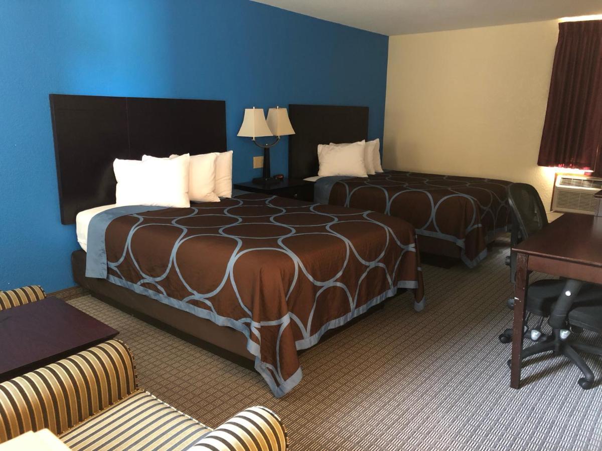 Amerivu Inn & Suites О-Клэр Экстерьер фото